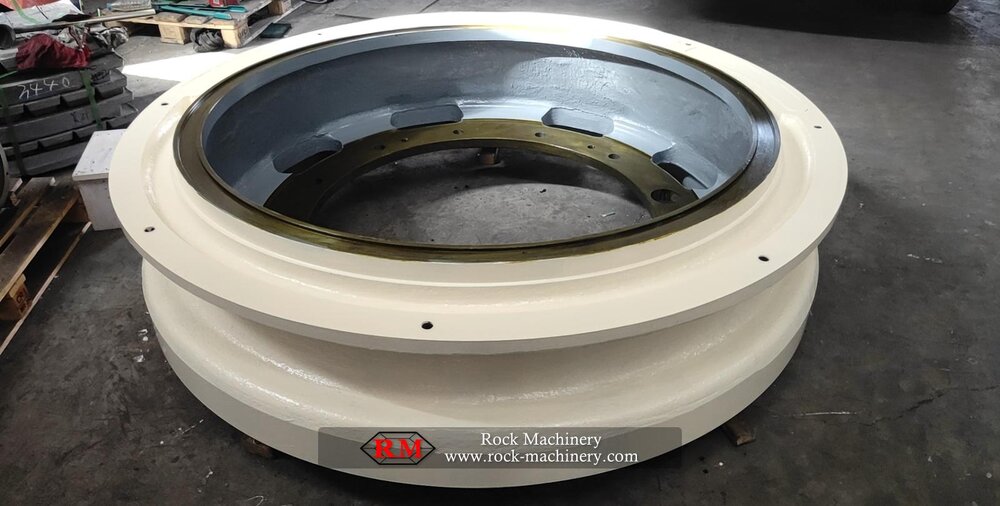 Metso MP800 counterweight, for balancing eccentric inertia
