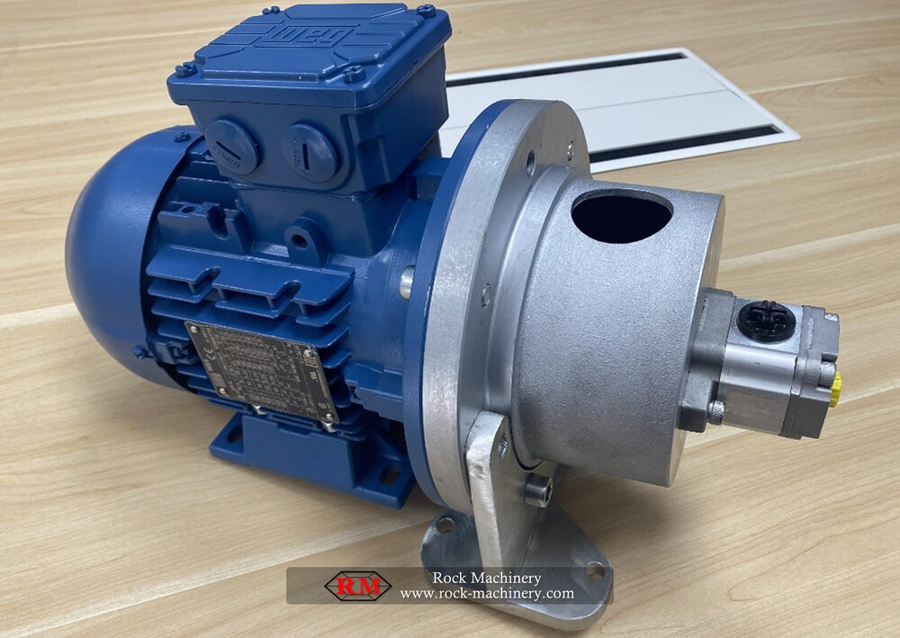 Sandvik CH890i cone crusher 452.7441 901 Countershaft box lubrication pump assembly, pumps oil for gear lubrication