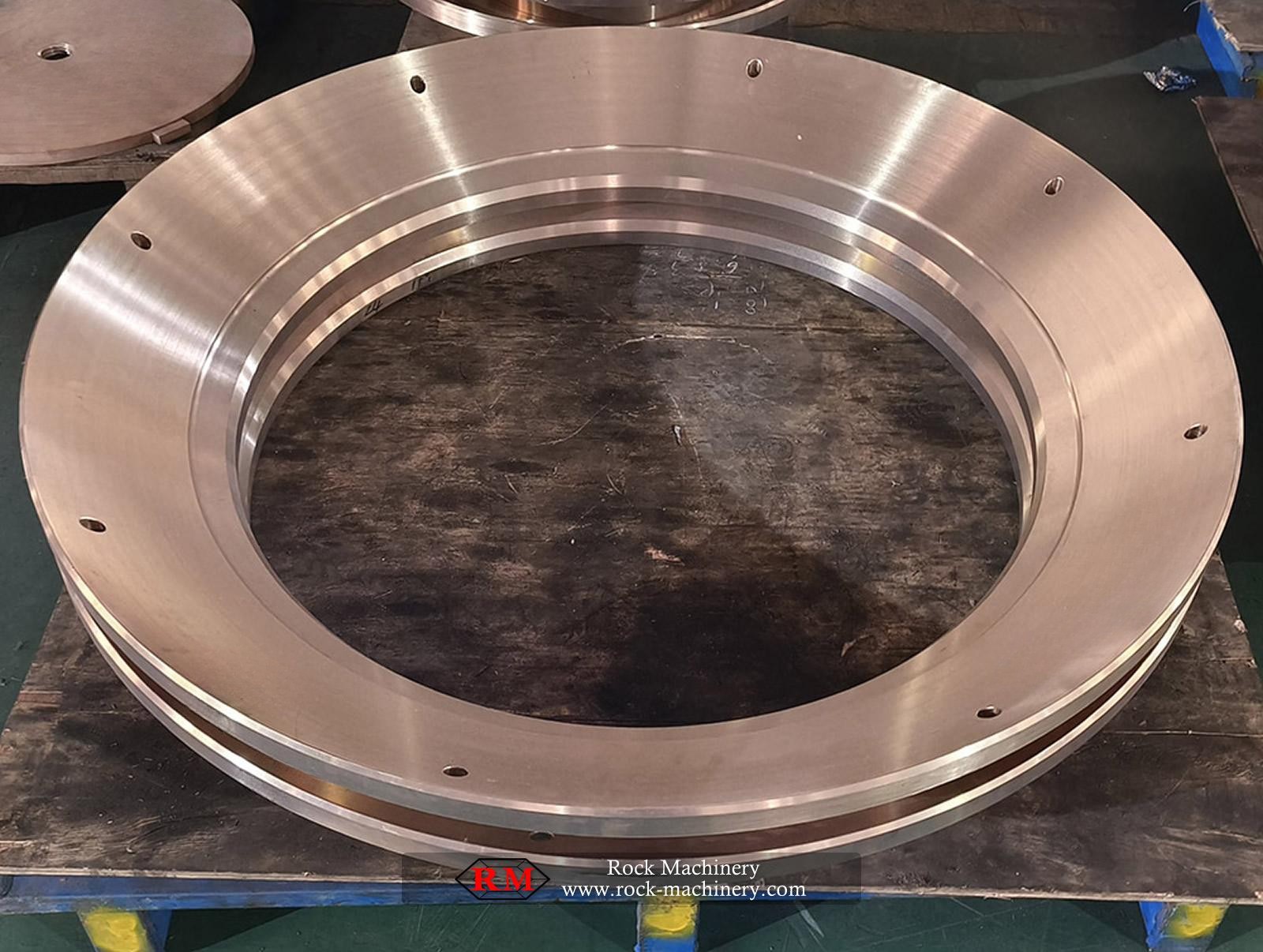 Gyradisc cone crusher socket liner