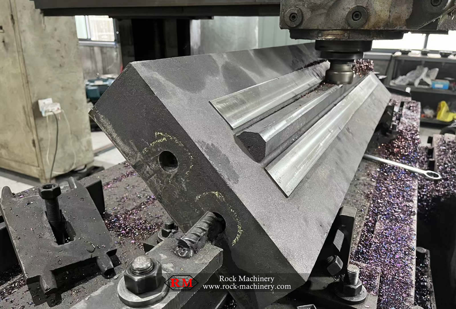 Blow bar machining